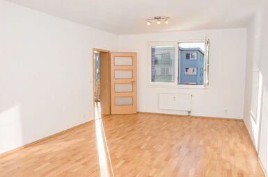 Byt 2+kk+ balkon a parkovací stání, Květná ul., Plzeň - Doudlevce