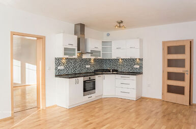 Byt 2+kk+ balkon a parkovací stání, Květná ul., Plzeň - Doudlevce
