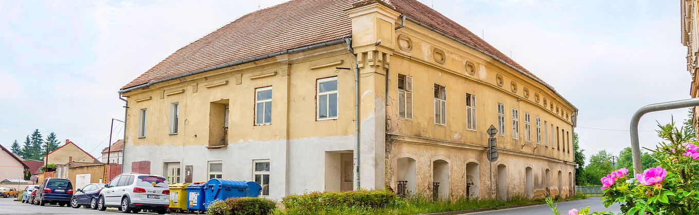 Historická budova - Město Touškov, 10 km od Plzně