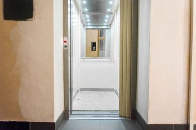 Cihlový byt 2+kk, 4.p s výtahem  a velký sklep, Plzeň - Bory