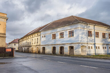 PENSION U Náhonu s historickou budovou - Město Touškov