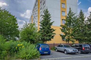 Plzeň, Bzenecká 12