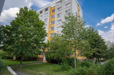 Plzeň, Bzenecká 12