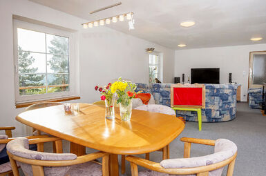 jídelna s obývacím pokojem