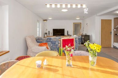 jídelna s obývacím pokojem