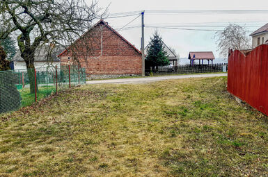 příjezd k parcele ze silnice