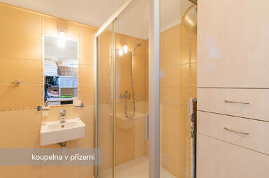 Dům 4+kk s garáží, pergolou, zahradou, Štěnovice