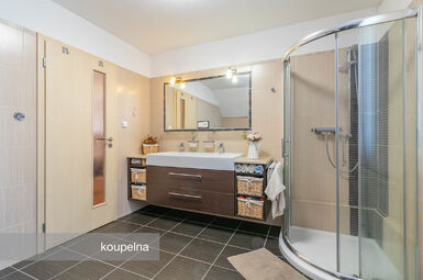 Dům 4+kk s garáží, pergolou, zahradou, Štěnovice