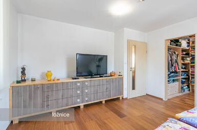 Dům 4+kk s garáží, pergolou, zahradou, Štěnovice