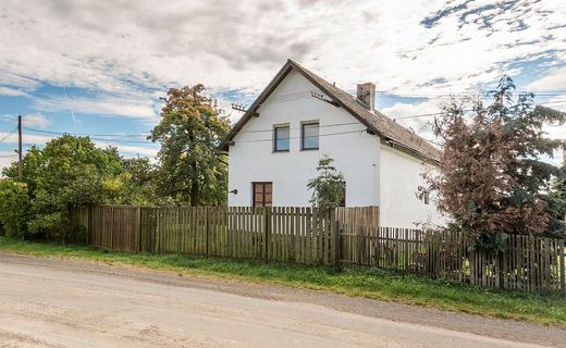 Fotografie nemovitosti - Chalupa s dvorem, stodolou, pozemek 720 m2, Plzeň - sever