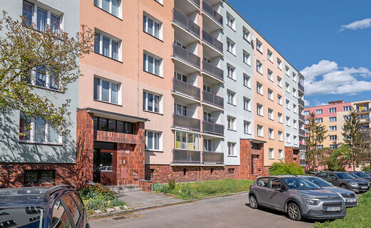 Byt 3+1, Raisova 13, Plzeň, hlavní vchod