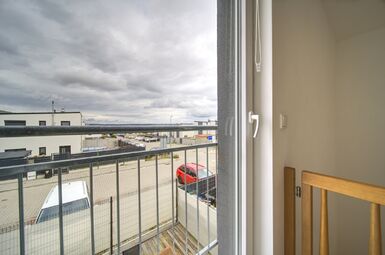 výhled z patra skrze franc.okno