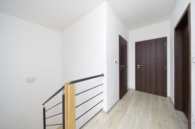 schodiště a chodba v 1.patře