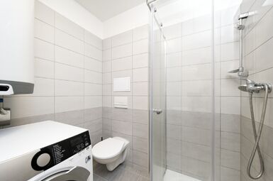 spodní koupelna - sprchový kout