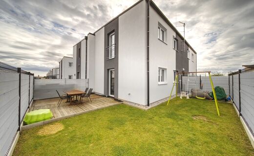 Fotografie nemovitosti - Mezonetový byt 3+kk a 2 park.stání, terasa, zahrádka, Vochov, okr. PS