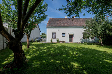 Rodinný dům 3+1, velká půda, parcela 446 m2, Staňkov