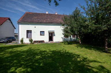 Rodinný dům 3+1, velká půda, parcela 446 m2, Staňkov