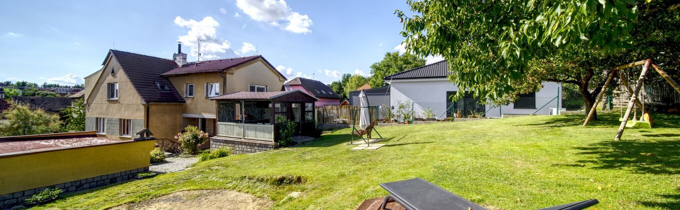 Dvougenerační dům se zahradou, garáží, dílnou, Útušice, Plzeň - jih