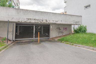 Vjezd na kryté parkovací stání