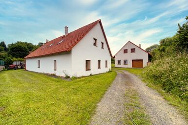 příjezdová cesta do objektu